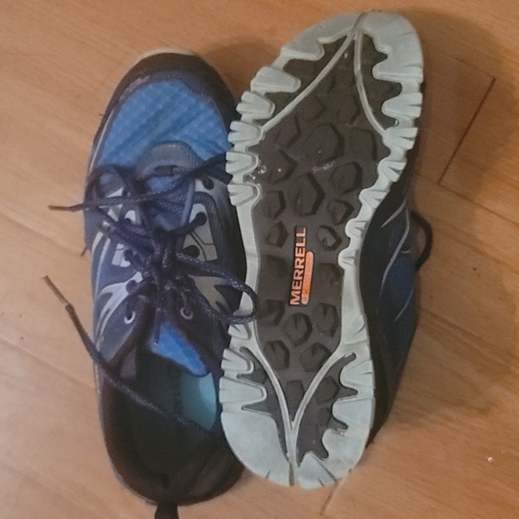 MERRELL SIZE 10 WOMANS BLACK AND BLUE RUNNING SHOES! - Picture 4 of 10